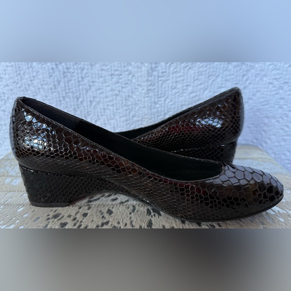 Stuart Weitzman Croc-Embossed Wedge Pumps – Brown | Women’s 8.5 - Picture 3 of 8